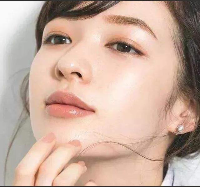 干皮瑕疵多适合用粉底还是气垫,mac定制无瑕粉底干皮测评