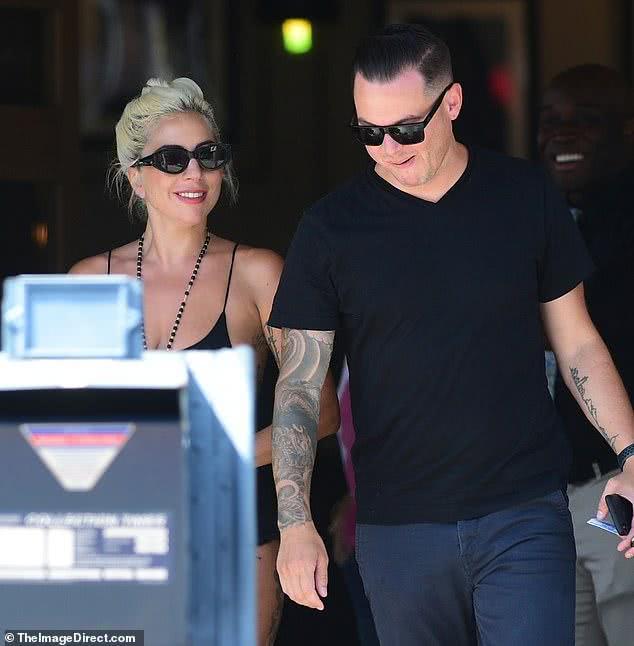 c罗与前女友伊莉娜出街,c罗前女友伊莲娜街拍