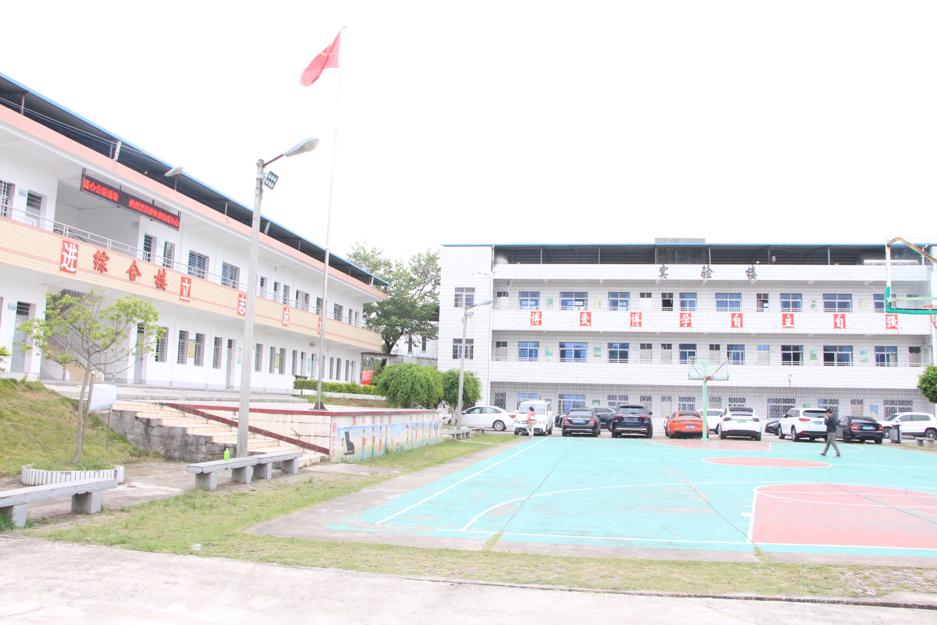 创盈芯实业联合“IN22”家族走进河源助学送爱心