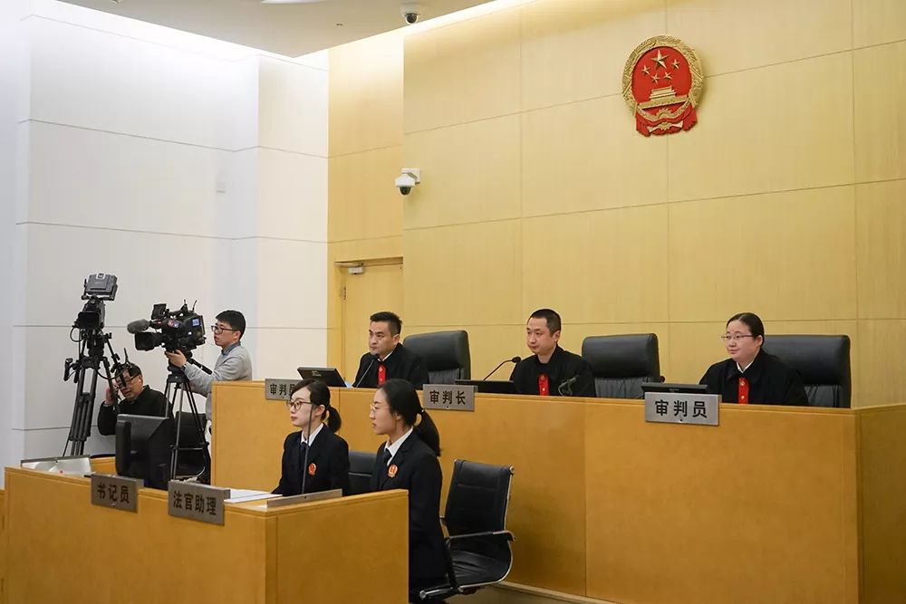 摄影店跑路了怎么起诉,影楼老板跑路最后都怎么处理了