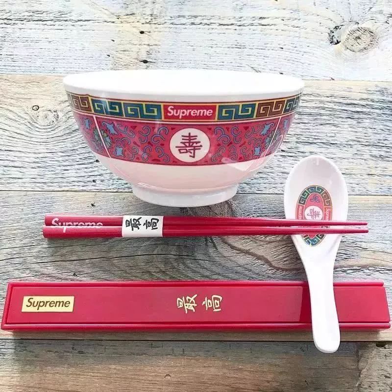 辣眼睛雷人服装,辣眼睛的红衣服