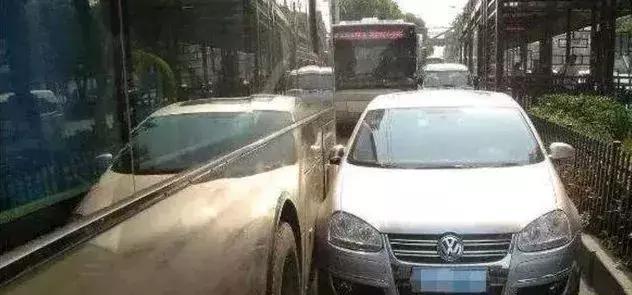 别人刮到自己的车怎么办,怎样才能发现别人刮车逃跑