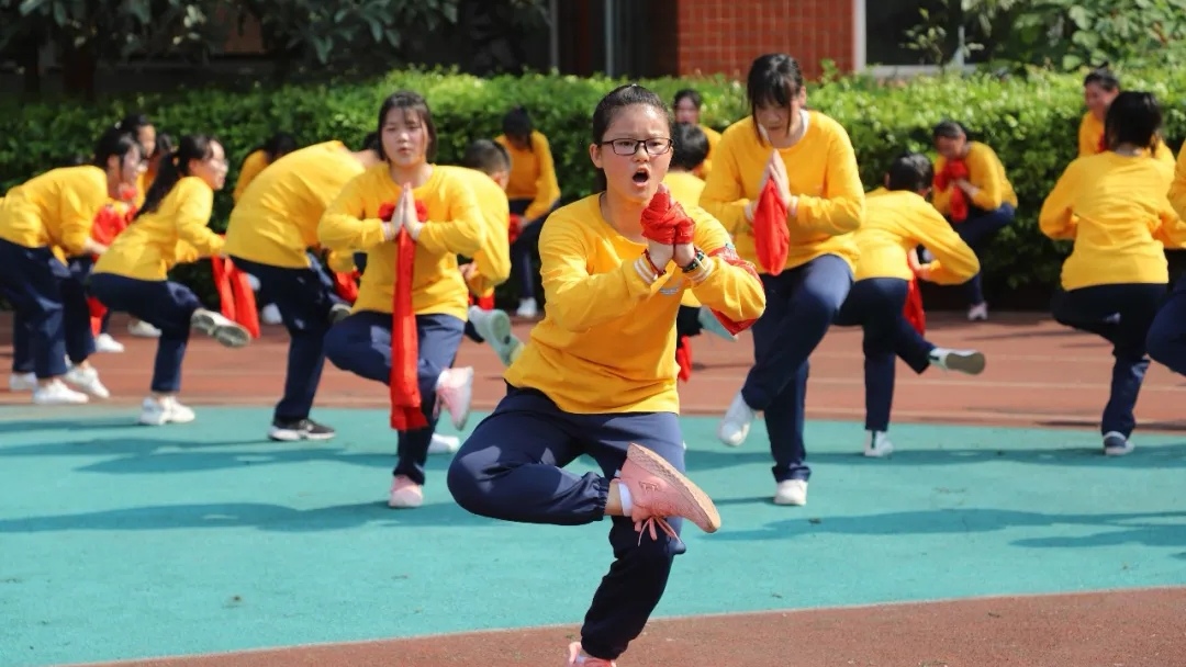 激人上进、助人成功，请欣赏渝北南华中学风采