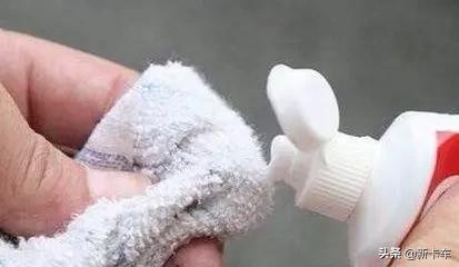 雨天行车倒车镜有水小妙招,雨天开车后视镜除水珠正确方法