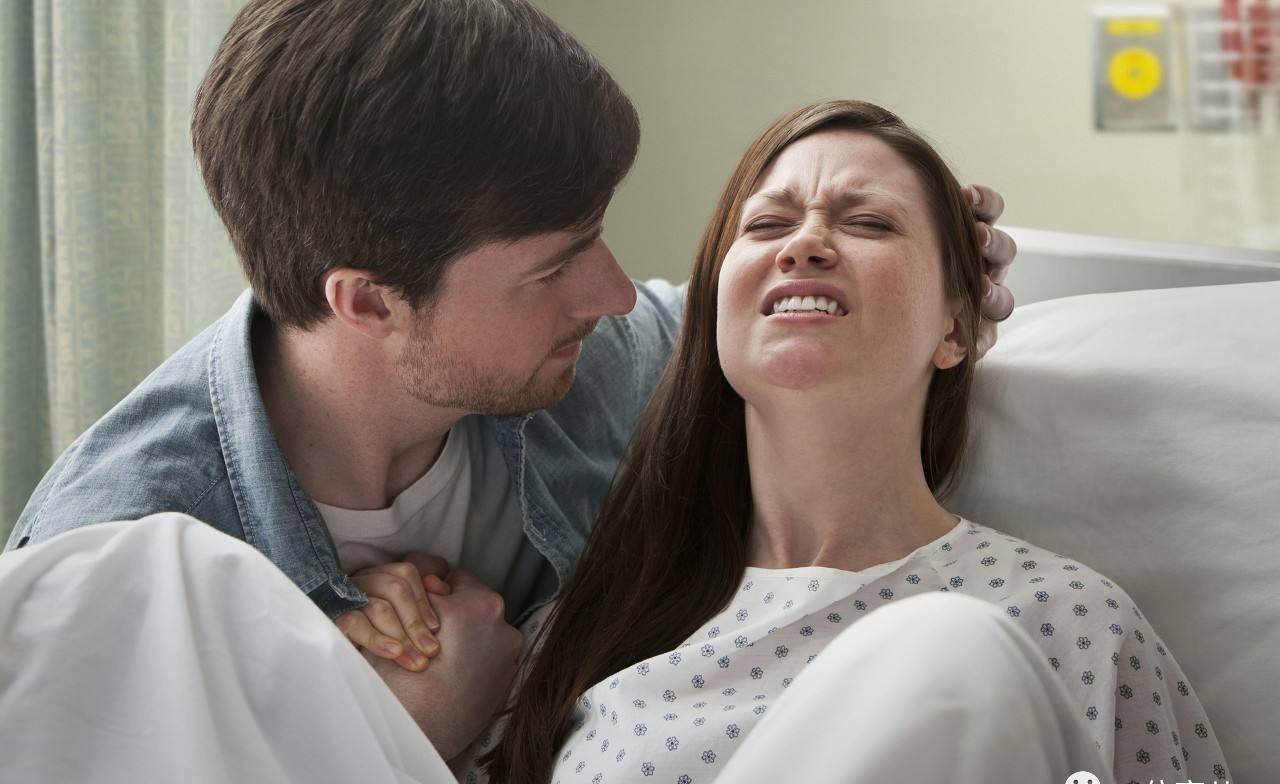 生产时遇到男医生的“一阳指”,过来产妇不愿再提,场面太尴尬