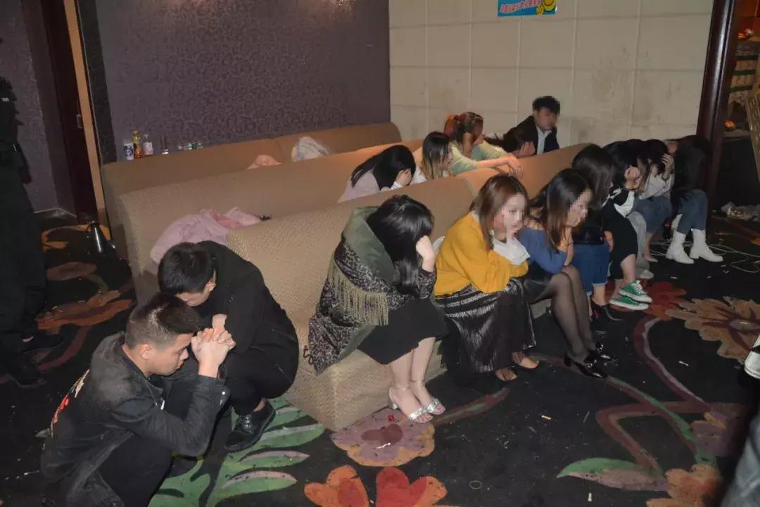 秃顶壮汉扮美女盗窃,壮汉伪装成妙龄少女进行诈骗