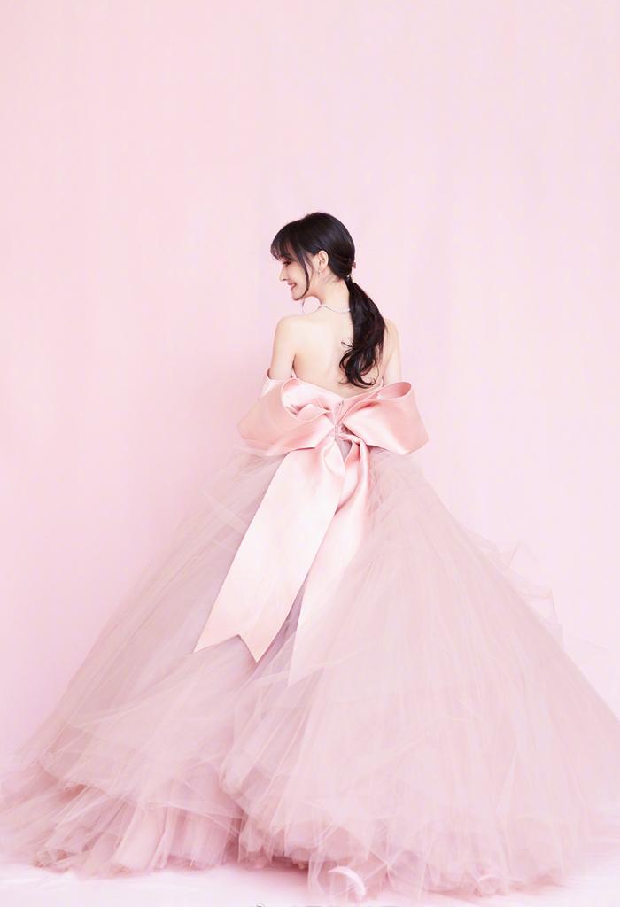 今夏最in的“蝴蝶结单品”，助你撩倒男神心，难怪郑爽李沁都爱它