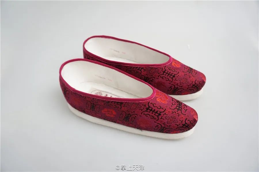 00后的小朋友喜欢90后的姐姐,00后小姑娘爱上80后中年大叔