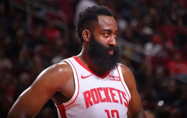 里弗斯被驱逐以后赛后接受采访,里弗斯和小里弗斯一起被驱逐