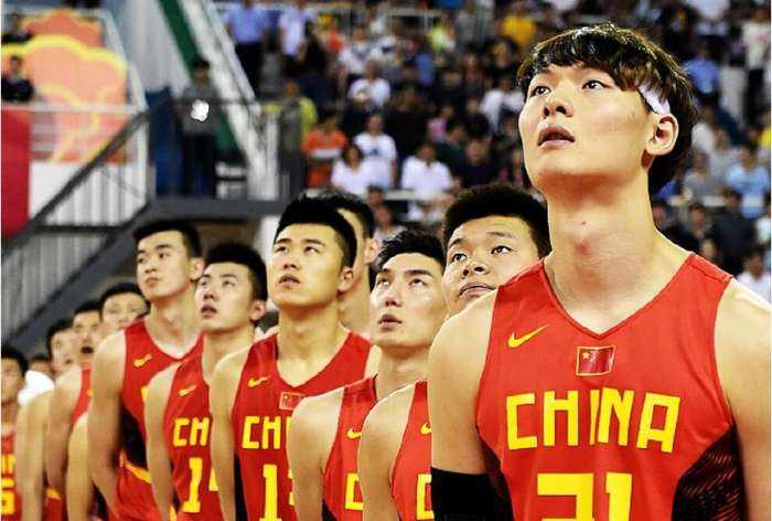 姚明是打篮球还是踢足球,姚明是踢篮球的还是踢足球的