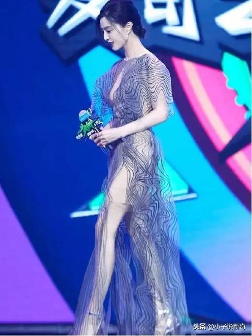 范冰冰太猛了！裙子竟这么薄，网友：真是省布料！