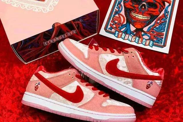 宅了大半个月!情人节就是想买!买!|撸铁妹专栏