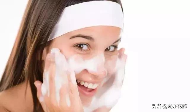 脸上的毛孔粗大该怎么护理,毛孔大怎么办3个妙招收缩毛孔