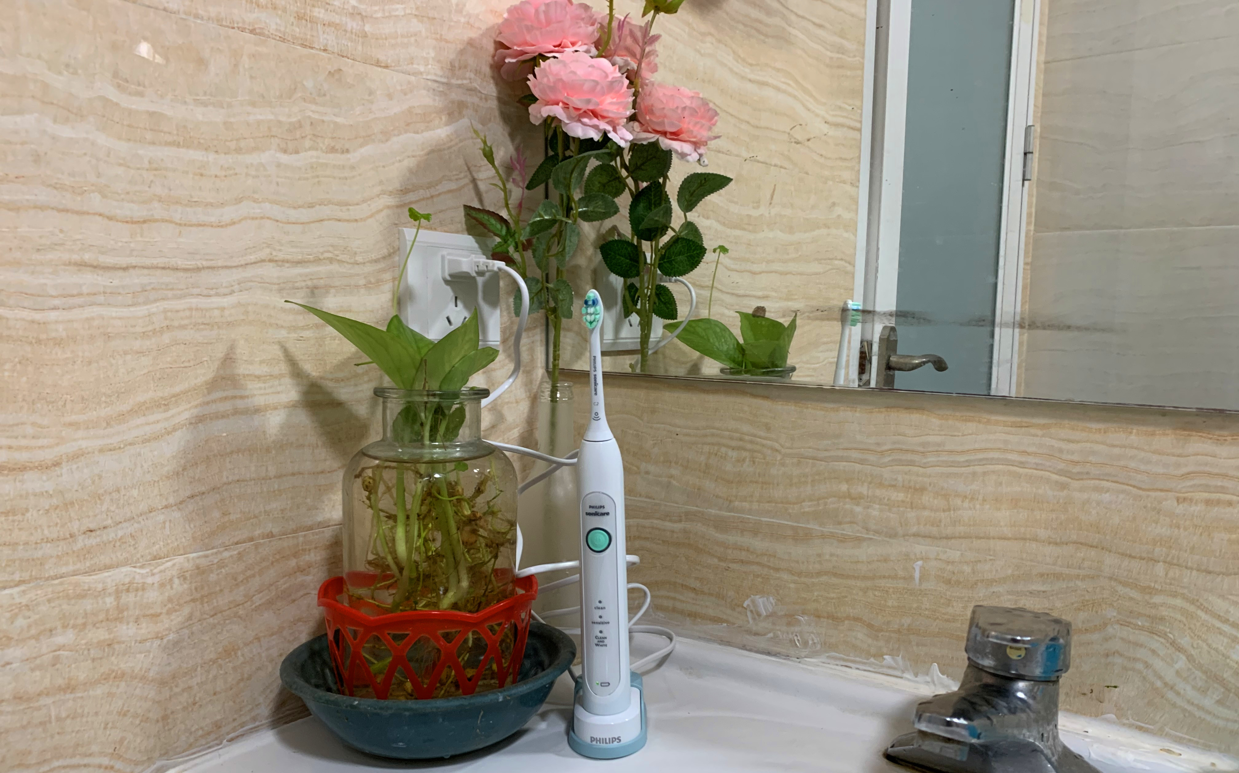 电动牙刷怎么用？飞利浦HX6730/02开箱+使用体验→口腔溃疡的建议