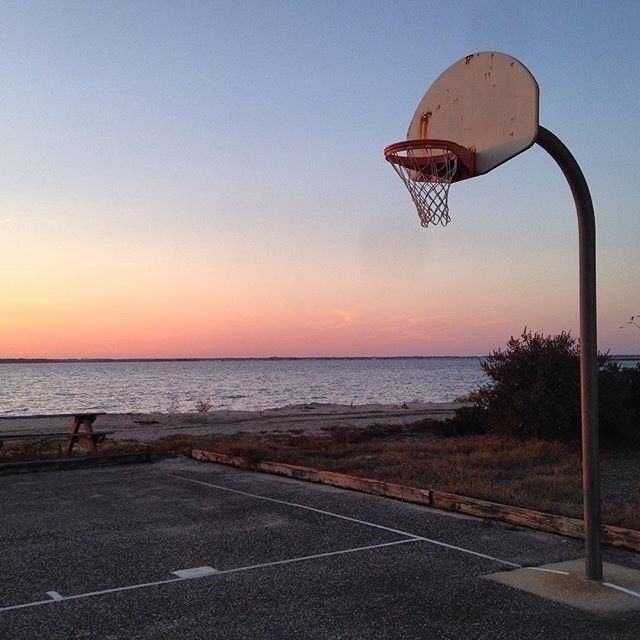 打篮球的为什么讨厌踢足球的,为什么现在打篮球的人都喜欢单打