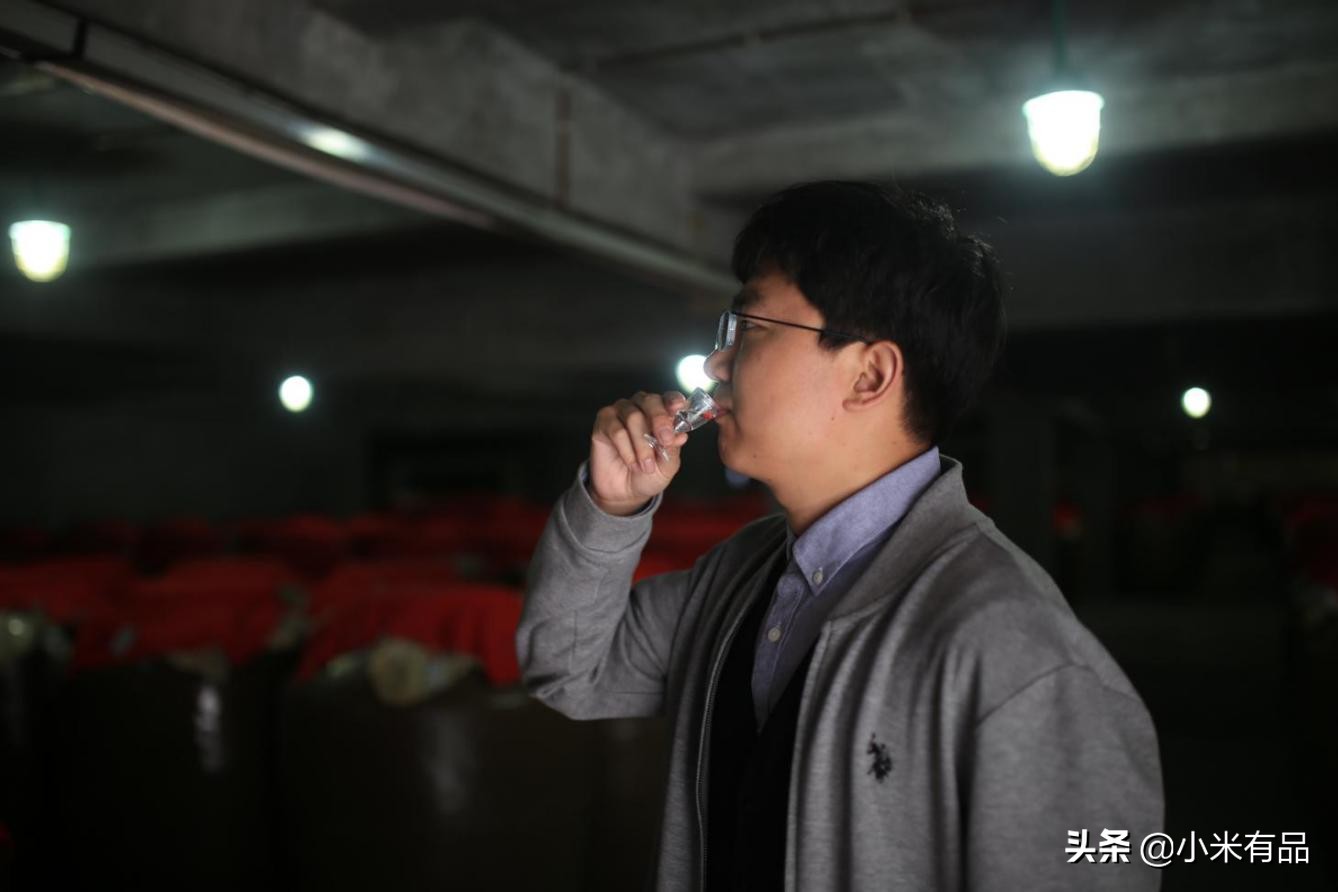 走进酒厂寻香觅味体验白酒文化,探访酱酒酒厂