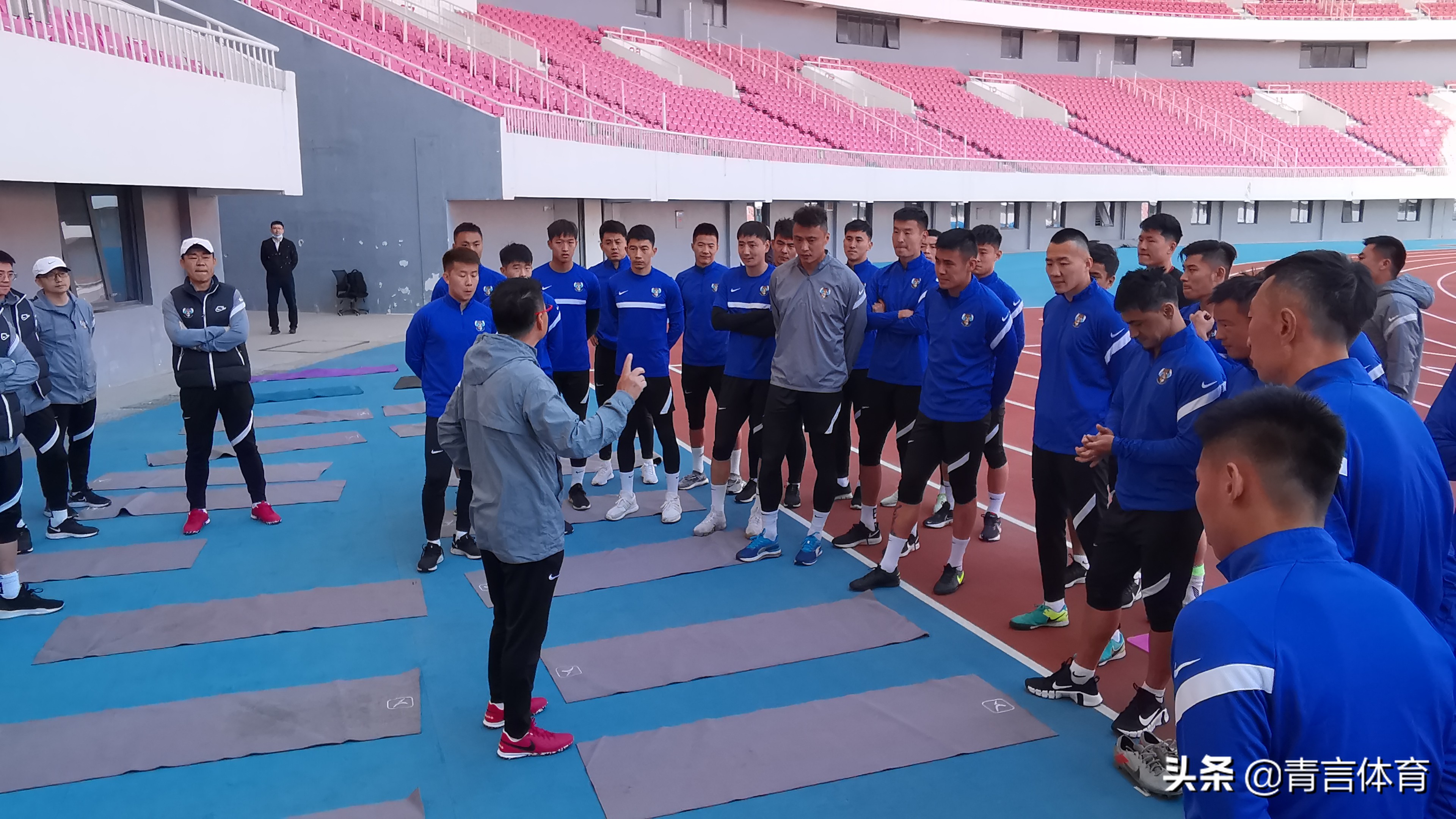 青岛足球教练吴金贵,吴金贵中超青岛黄海队