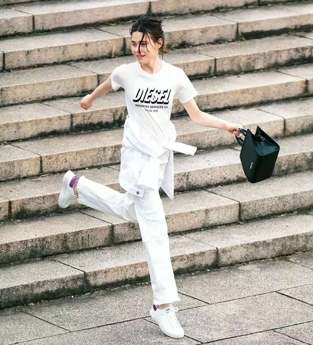 白裤子怎么穿比较好看,白裤子这样穿显瘦又高级