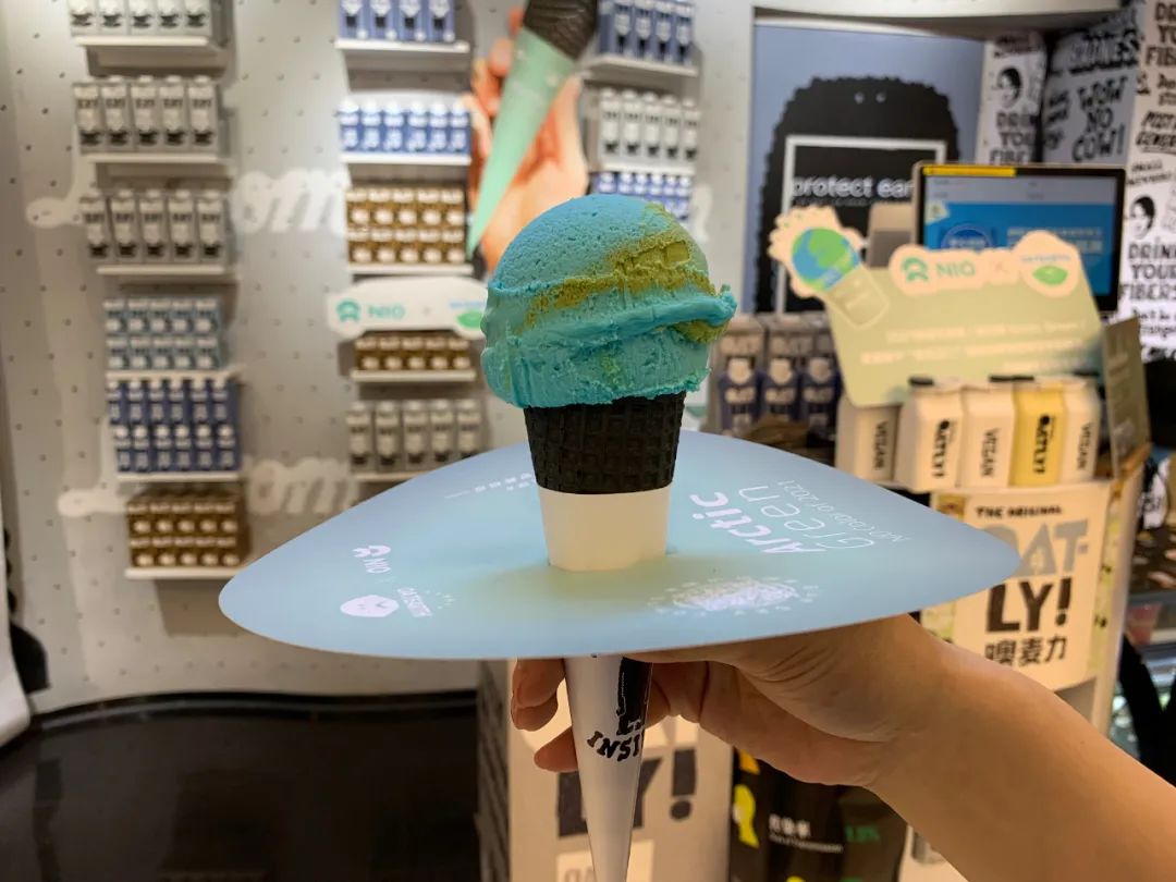 “吃完200元/盒的钟薛高冰淇淋，我想买票回东北”