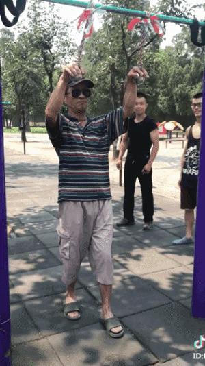抖音老人徒手健身,抖音健身三大项入门标准
