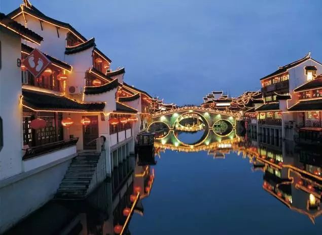 疯狂刷屏！夜晚24:00的上海街头，藏着另一幅面孔…