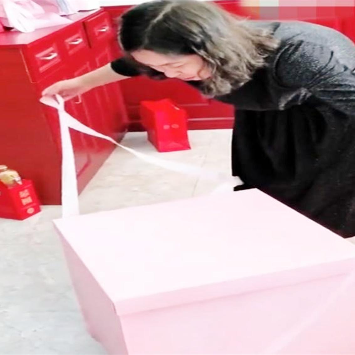 奶奶生日礼物70-80岁,奶奶收到生日礼物笑了