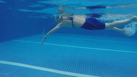 初学者自由泳打腿怎么练习,自由泳二次打腿怎么练习