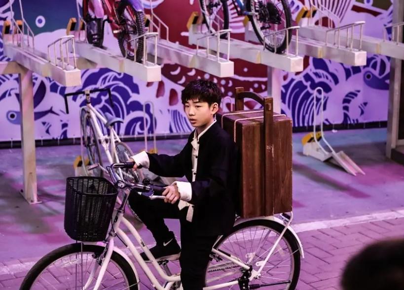 《肥龙过江》线上首映，甄子丹变身200斤大胖子，武打仍毫无压力