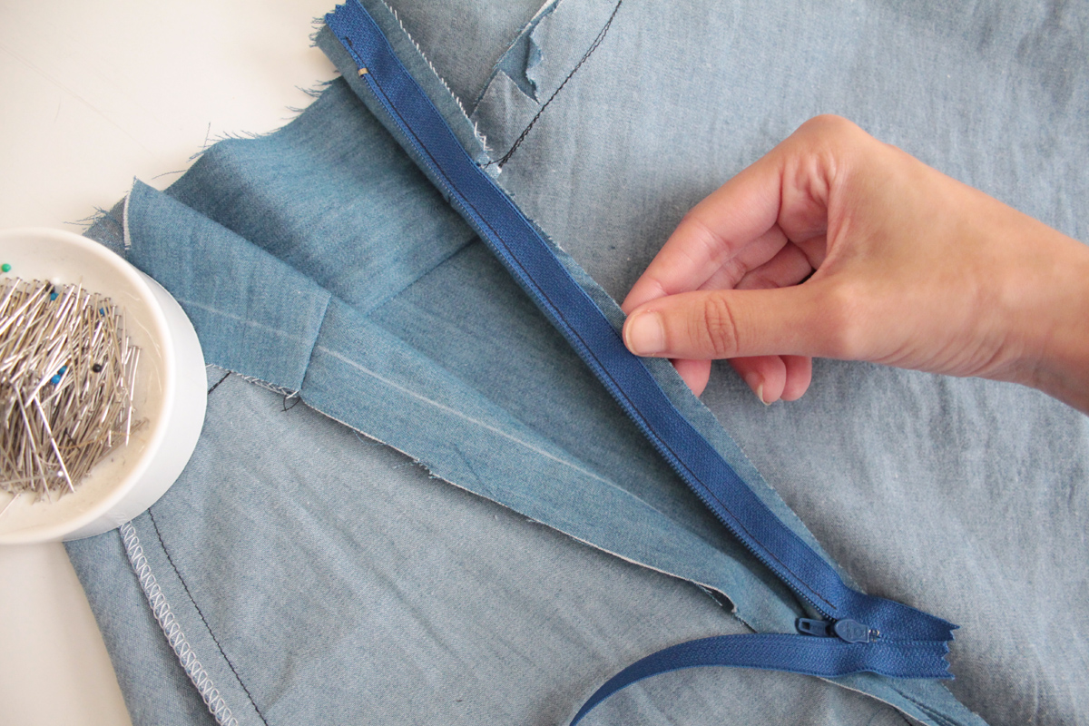 怎么把裙子后面的拉链改成绑带,裙子侧边怎么装拉链最简单方法