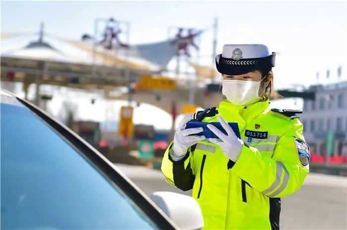 警察忙到一个月不回家,警察都不回家吗