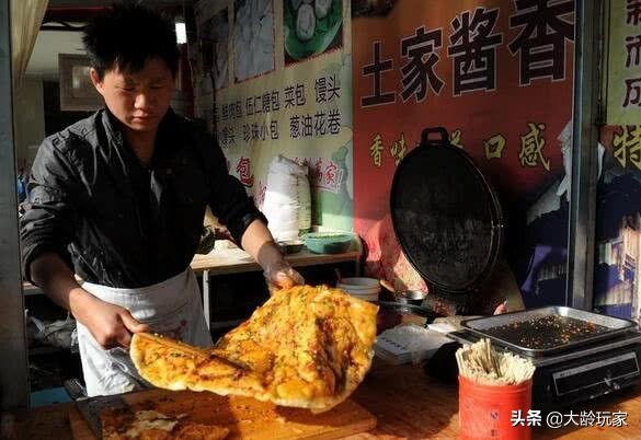 土家酱香饼为什么不能在回民店吃,为什么街边卖的酱香饼那么的软