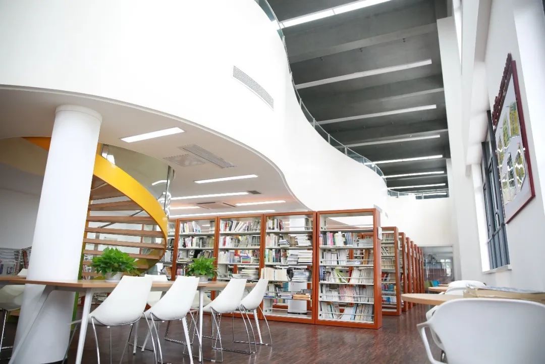 投资10亿，坐标布吉，这是一所被低估的宝藏学校