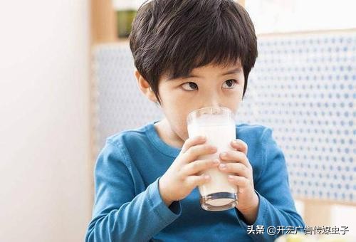 牛奶和奶粉哪个更消化,奶粉和牛奶的补钙效果哪个好