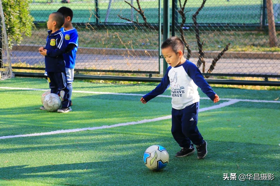儿童足球训练搞笑瞬间,小孩足球训练10个基本动作