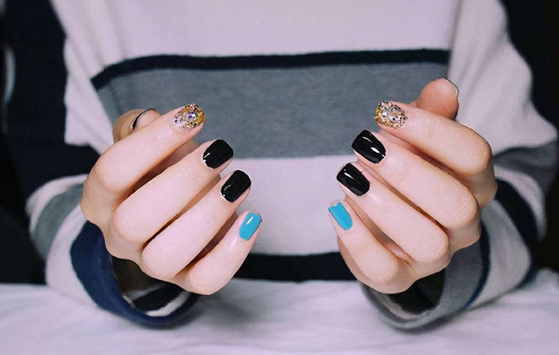 指甲油封层亮油是先用还是后用,亮油封层顺序