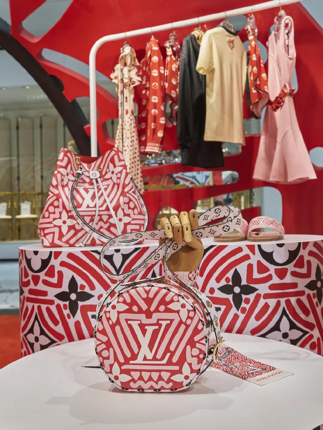 奢侈品牌情人节限定2024,奢侈品门店情人节装饰