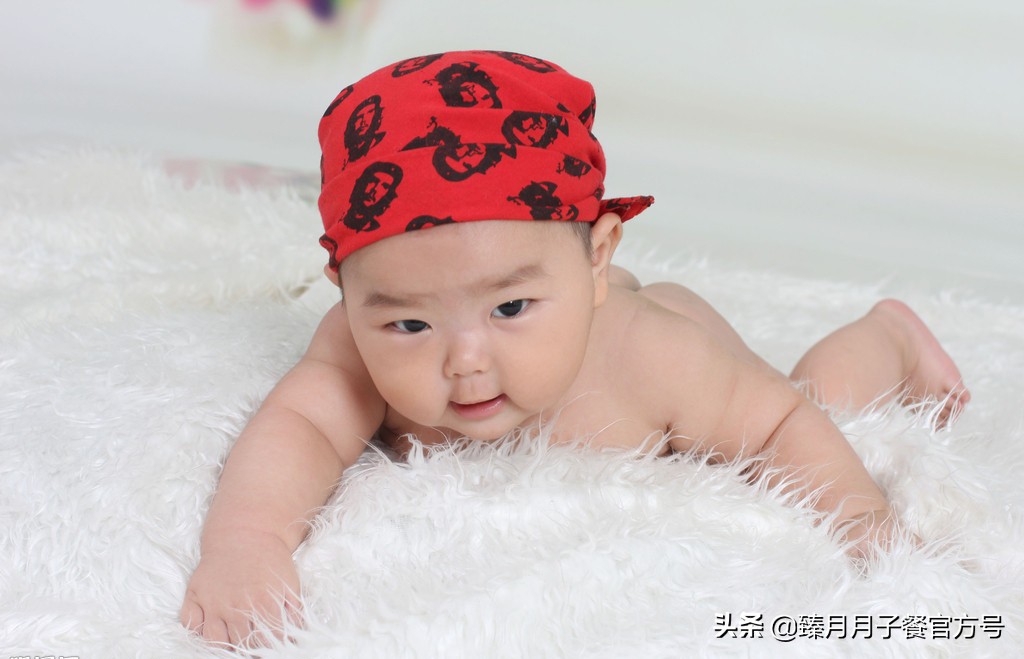 宝宝身上出现的是癣还是干性湿疹,宝宝为什么会出现湿疹