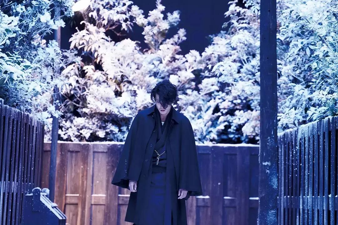 “生而为人，我很抱歉”，太宰治的一生，乃至今日，仍颇受争议