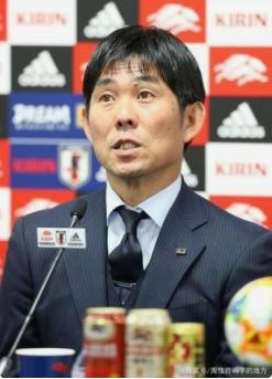 日本男足主帅森保一掏出战术本,日本主帅森保一谈德国