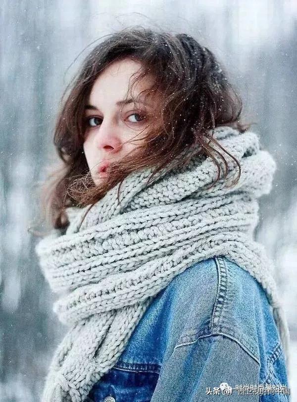 是时候让围巾来“盘活”你的整个衣柜了