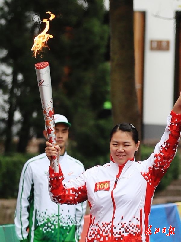 军运会火炬传递武警,军运会火炬传递走进联勤保障部队