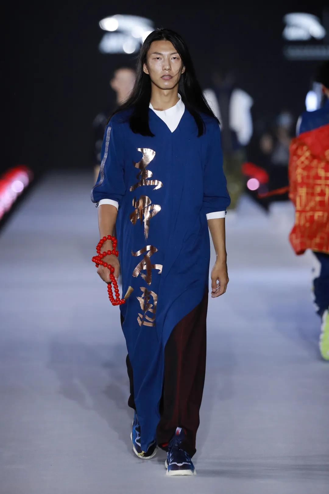 安踏争议广告,安踏广告不走寻常路