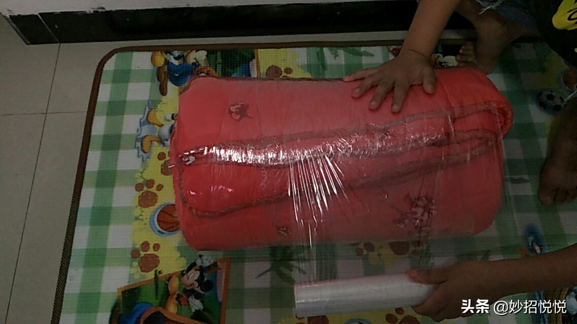 被子冬天简单方便收纳,最省空间的棉被收纳