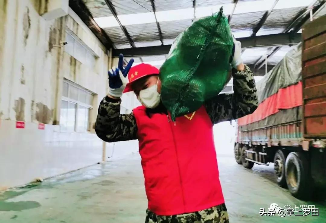 他们的付出值得铭记,他们的身影我们应该永远铭记