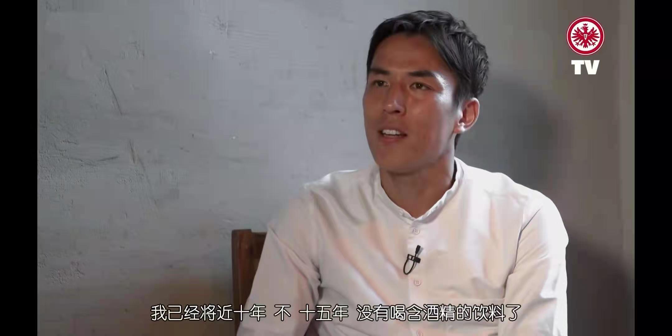 日本55岁足球老将,54岁还在踢球