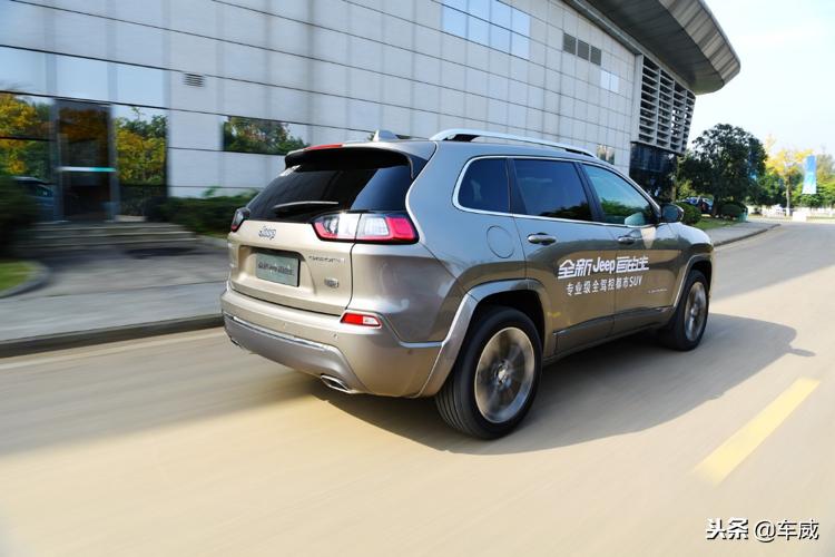 jeep自由光2.0l动力,全新的jeep自由光首要任务