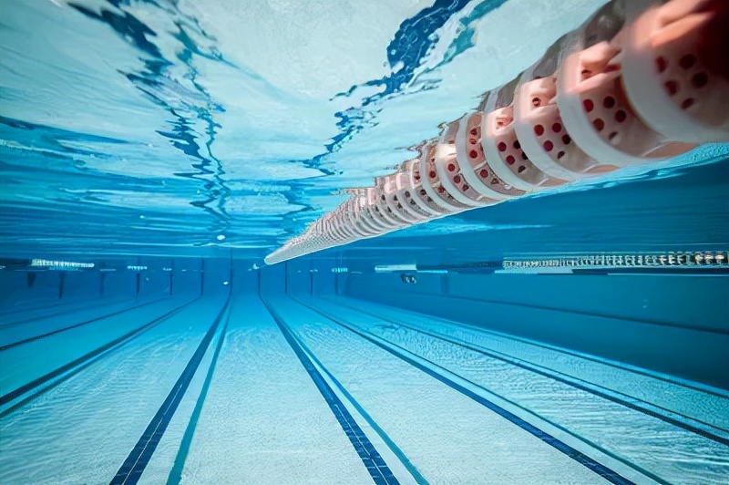 游泳动作治疗腰椎疼,游泳可以改善腰椎病吗