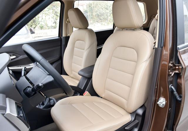 五菱宏光s和五菱宏光v拉货,好车不贵经济实惠五菱宏光s