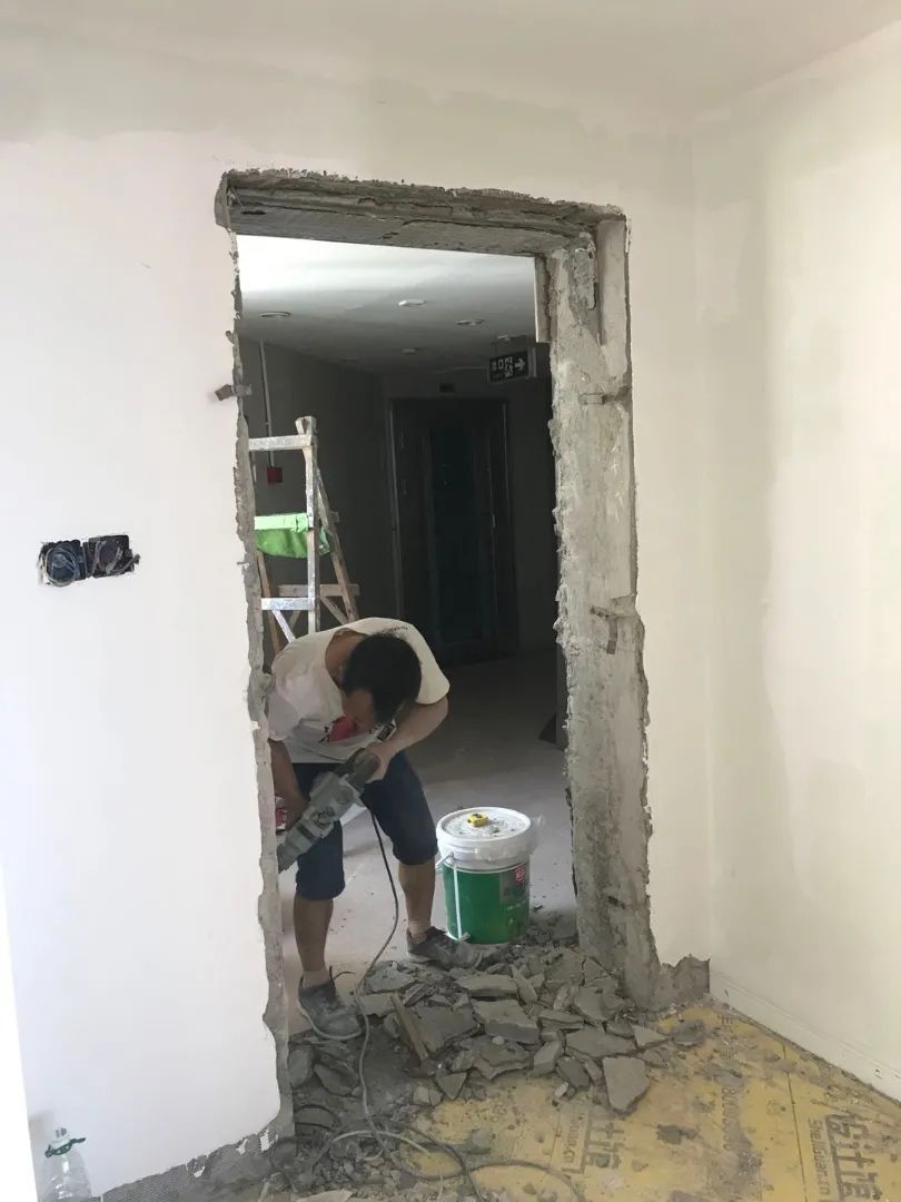 墙面刮腻子油漆施工方案怎样写,装修墙面刮腻子前的注意事项