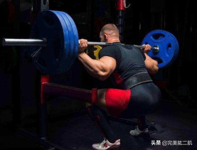 什么深蹲最有效刺激雄性激素,男性每天100个深蹲动作